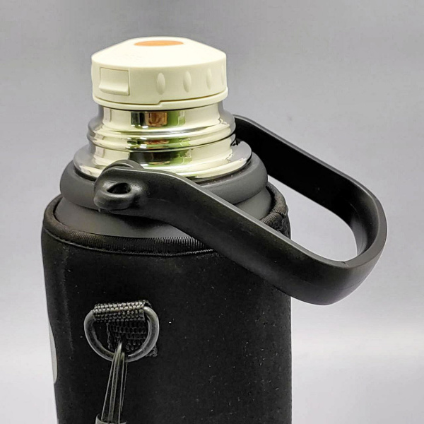 Термос вакуумный 1200 мл. в чехле, с ситечком, ручкой, клапаном, чашкой / Нержавеющая сталь